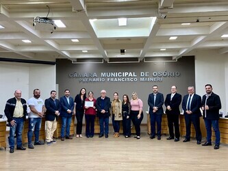 legislativo-outorga-votos-de-congratulacoes-a-escola-conego-pedro-jacobs