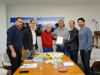 comissao-especial-entrega-relatorio-ao-presidente-e-ao-prefeito