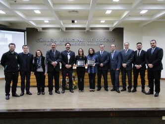 camara-homenageou-desempenho-de-estudante-e-professora-em-pesquisa