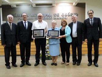 camara-de-vereadores-de-osorio-homenageou-padre-hilario-e-irma-julieta