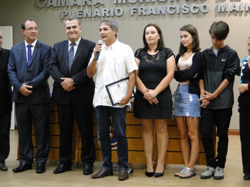 camara-homenageou-servidor-aposentado-do-forum