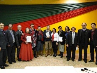 legislativo-homenageou-os-destaques-farroupilha-2013