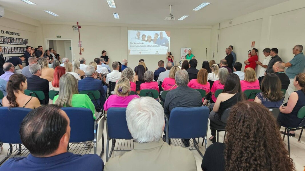 Público presente no ato.jpg