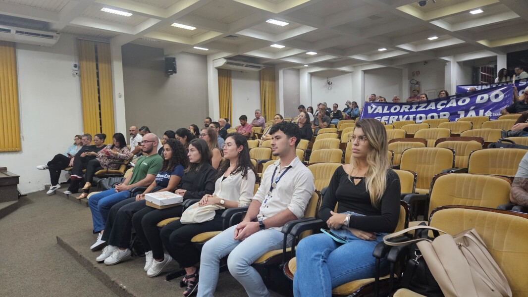 Público presente na Câmara.jpg