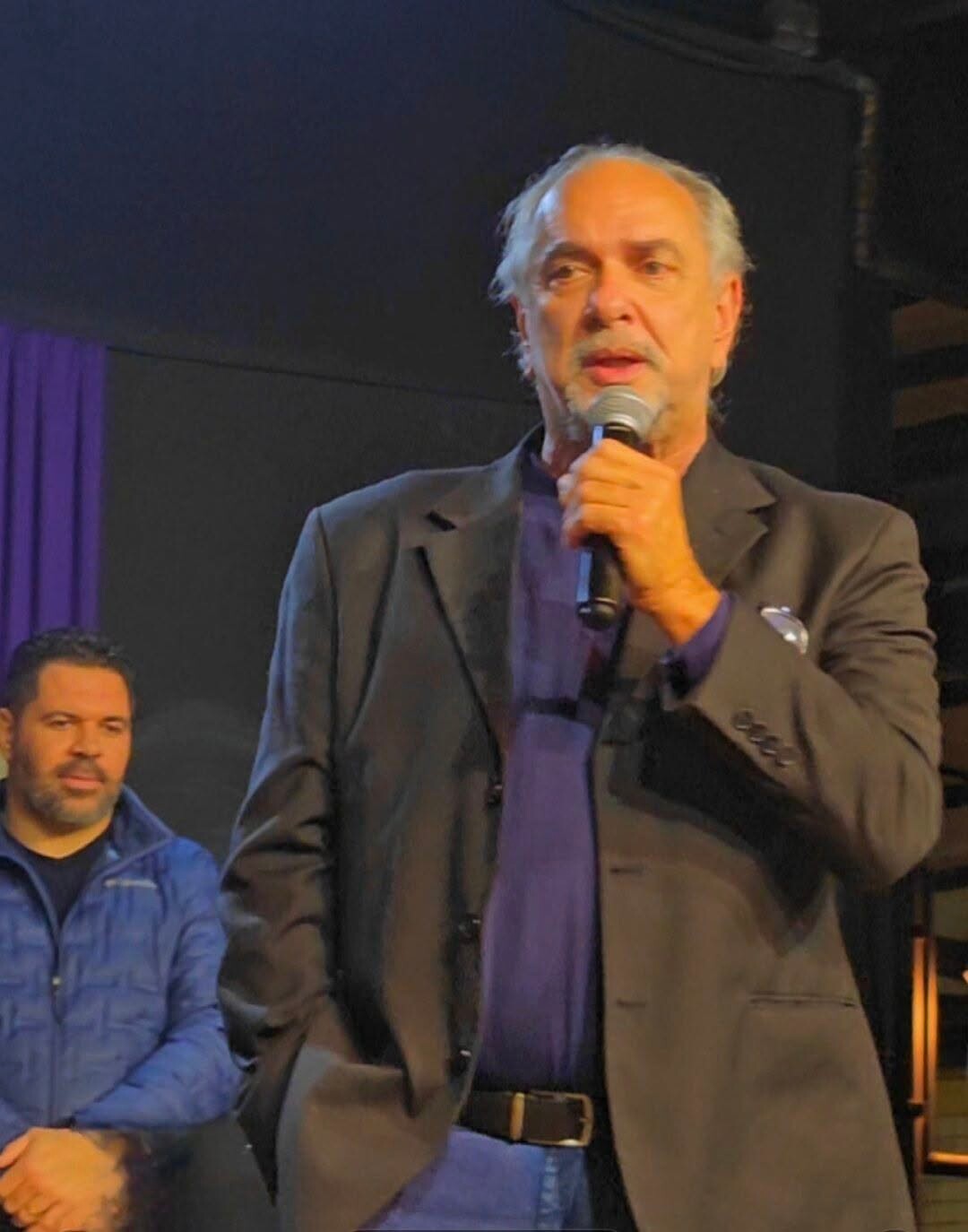 Rossano na feira.jpg