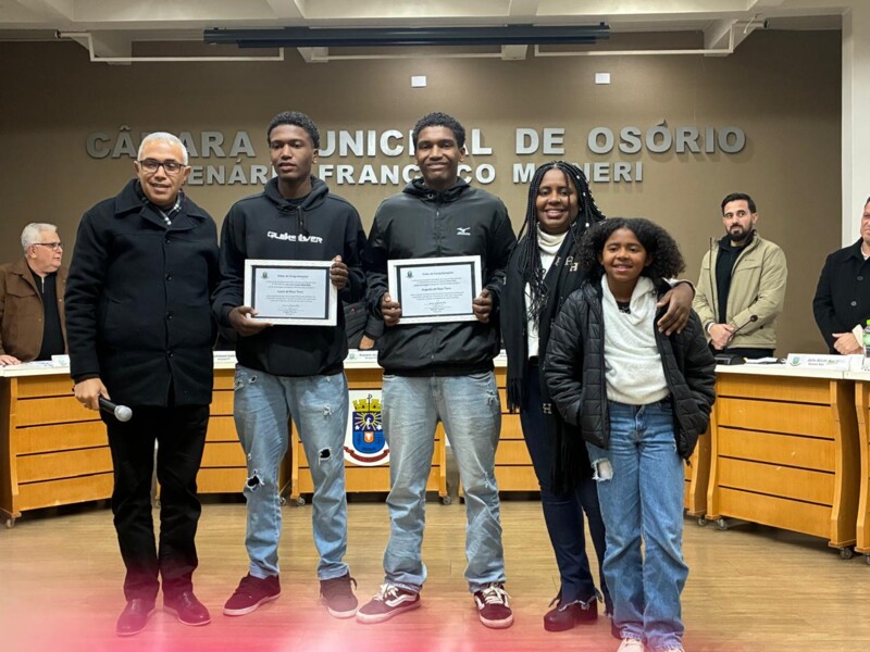 campeao-e-vice-do-campeonato-paranaense-de-boxe-recebem-homenagem-na-camara